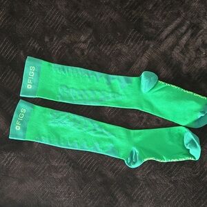 New Figs Compression Socks "We've Got Your Back" Brown